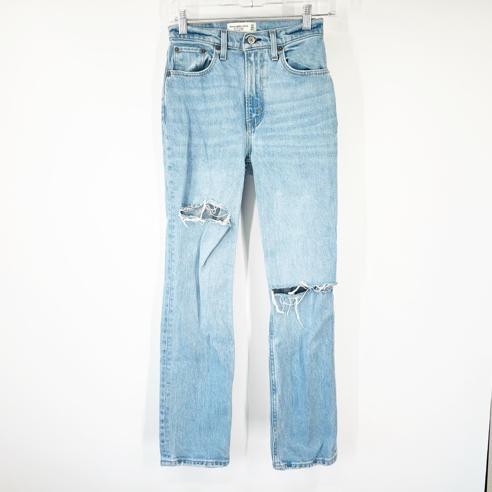 Abercrombie & Fitch The ‘90s Straight Jeans Ultra High Rise Distressed
